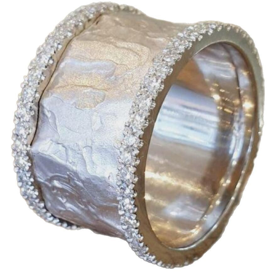 Classic Silver Ring with Timeless Elegance