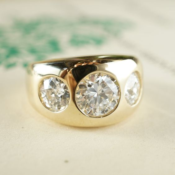 Inlaid Triple Zirconia Gold Ring