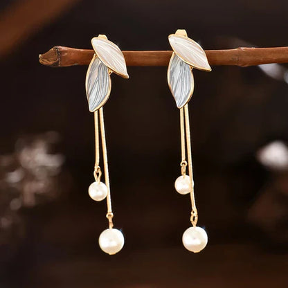 Leaf-shaped Earrings With Pearls