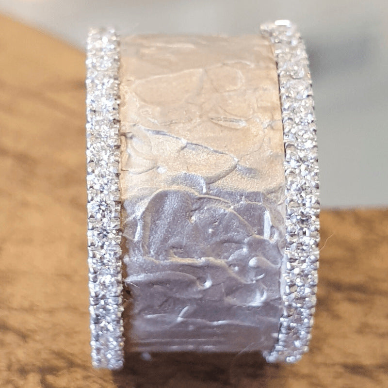 Classic Silver Ring with Timeless Elegance