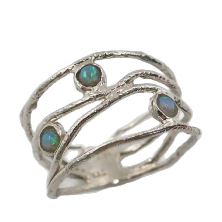 Classic Silver Ring with Timeless Elegance